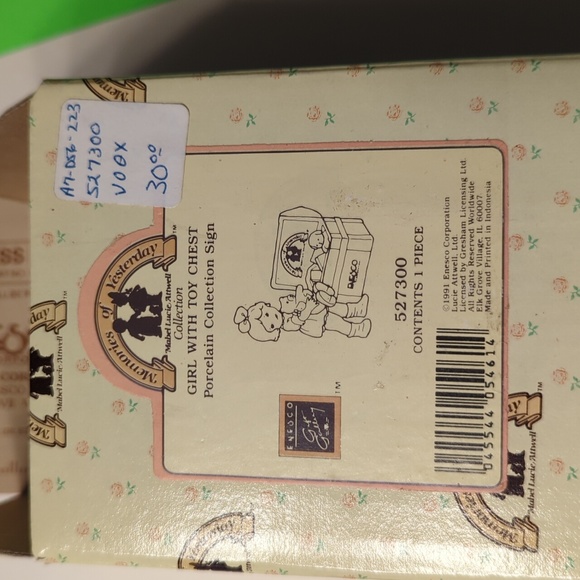 NIB Porcelain "Girl with toy chest" #527300 - Picture 8 of 8
